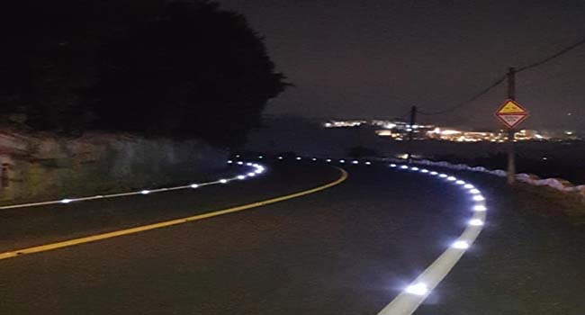 reflective road stud